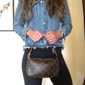 SOLD ON M! Auth Louis Vuitton Pochette!